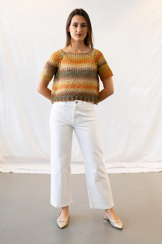 Vista frontal completo del Jersey Belleza tejido a crochet en tonos naranjas y verdes