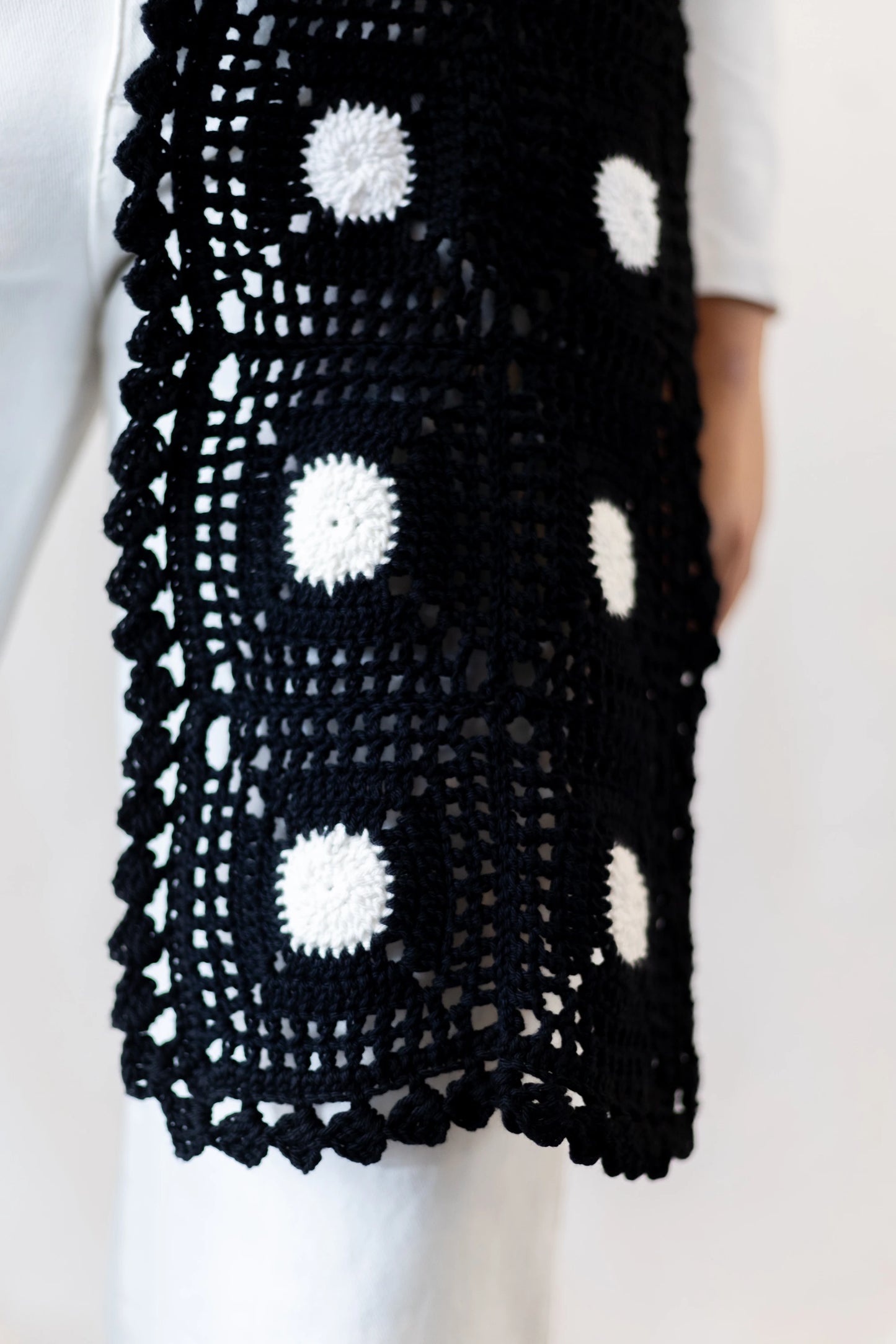 Vista detalle punto de la Bufanda Oreo tejida a crochet con algodón