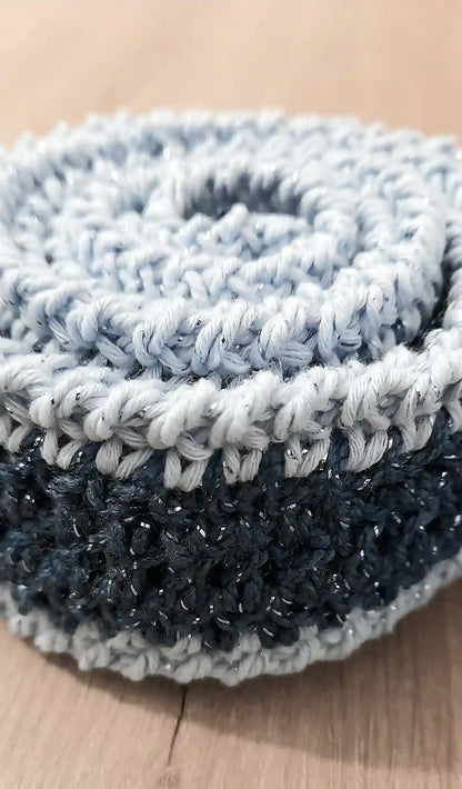 Detalle del cinturón del Kimono Constanza tejido a crochet con lana y algodón de EH NENA
