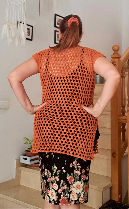 Vista espalda de la Túnica Molly de EH NENA tienda de moda artesanal tejida por tester color caldera
